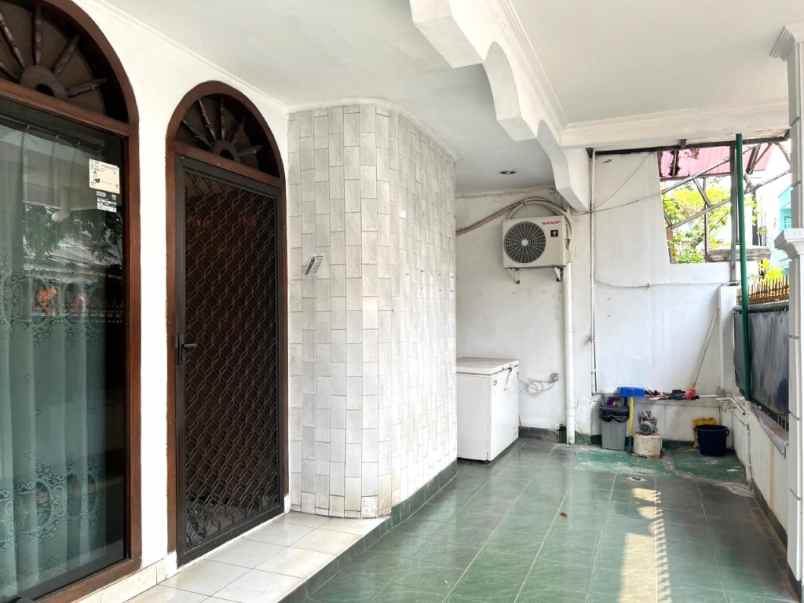 dijual rumah kayu putih tengah pulo