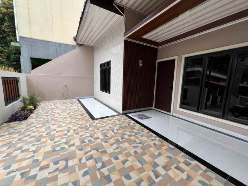 dijual rumah kelapa dua wetan ciracas