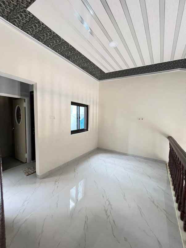 dijual rumah kelapa dua wetan ciracas