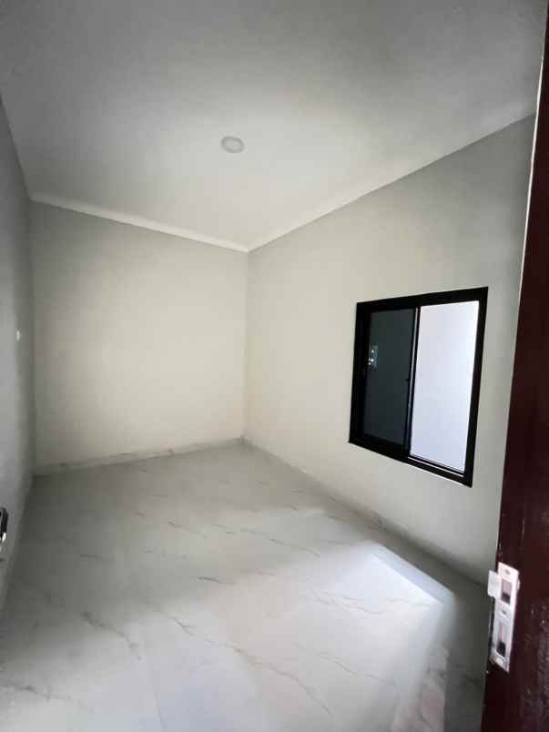 dijual rumah kelapa dua wetan ciracas