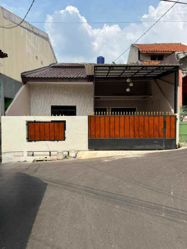 dijual rumah kelapa dua wetan ciracas