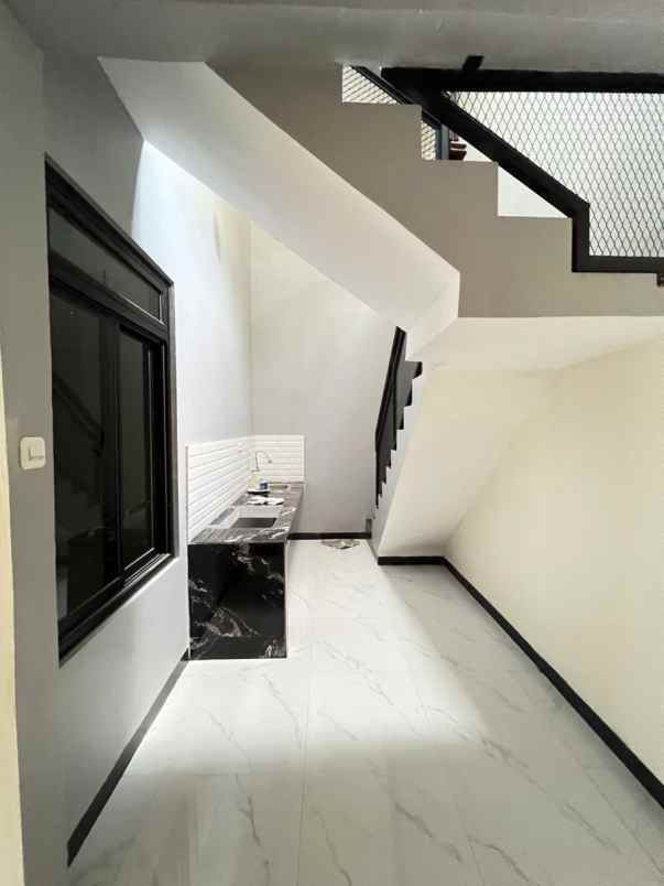 dijual rumah kelapa dua wetan ciracas
