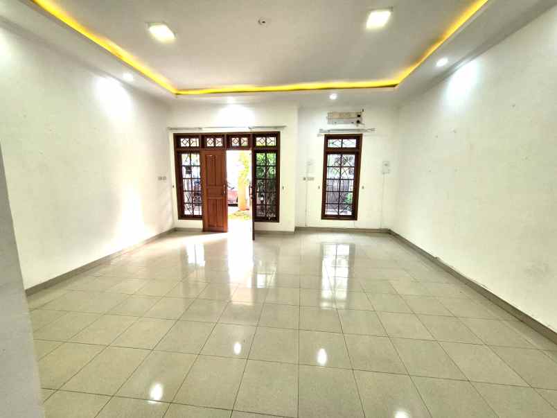 dijual rumah kelapa lilin kelapa gading