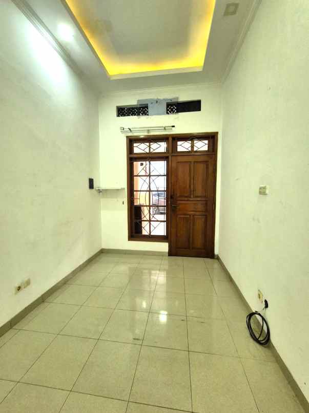 dijual rumah kelapa lilin kelapa gading