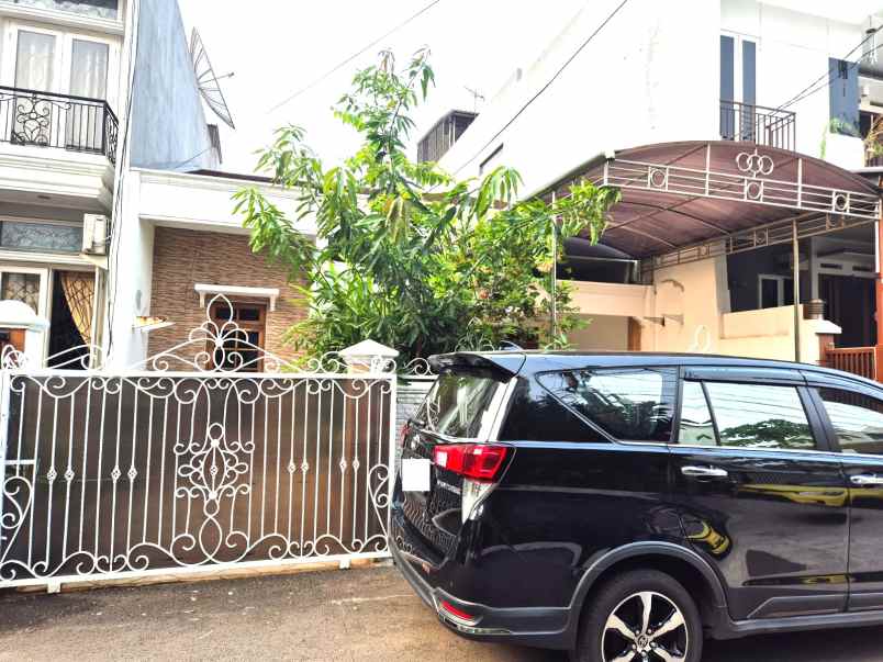 dijual rumah kelapa lilin kelapa gading