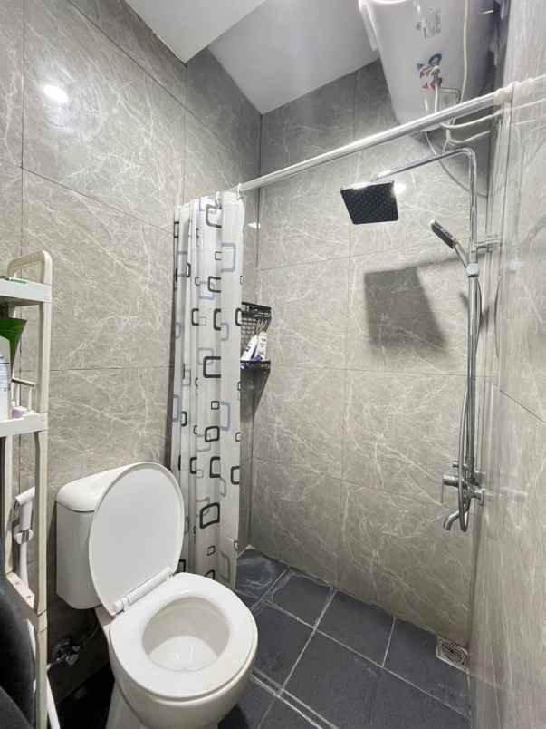 dijual rumah keluarga 2 lantai di metland cileungsi