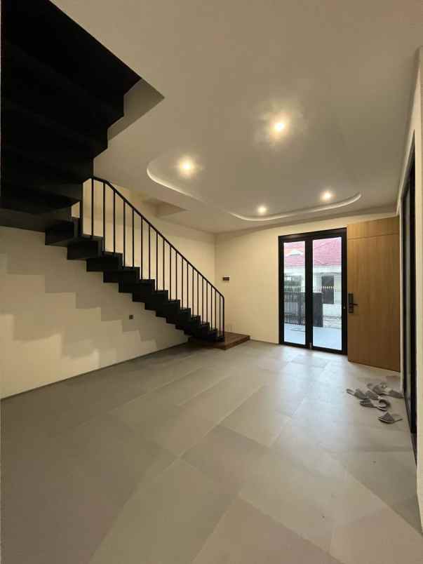 dijual rumah klampis semolo