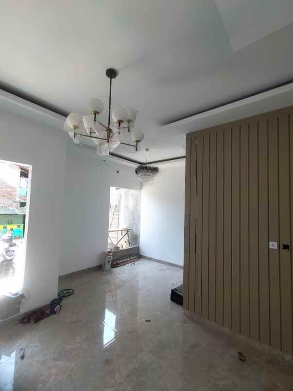 dijual rumah komplek abadi