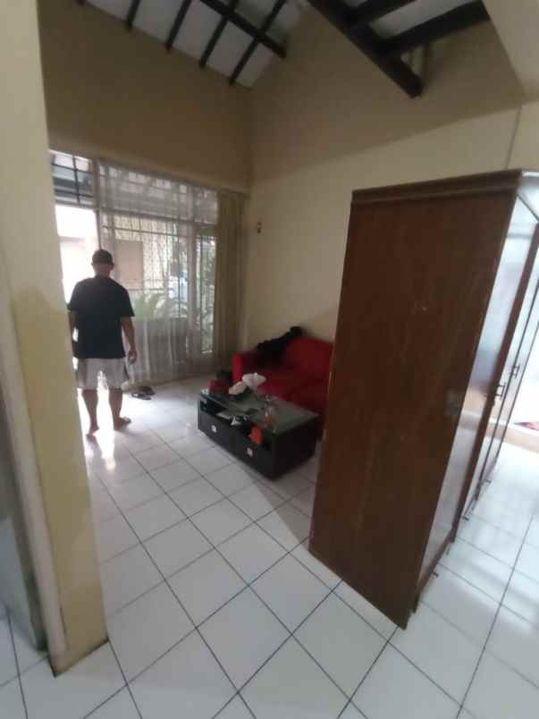 dijual rumah komplek antapani depok