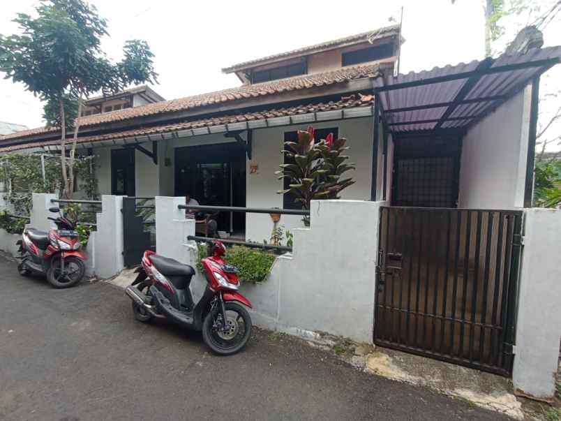 dijual rumah komplek antapani depok