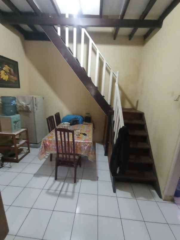 dijual rumah komplek antapani depok