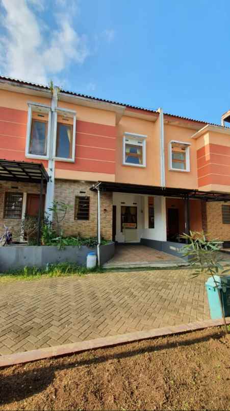 dijual rumah komplek bukit sariwangi