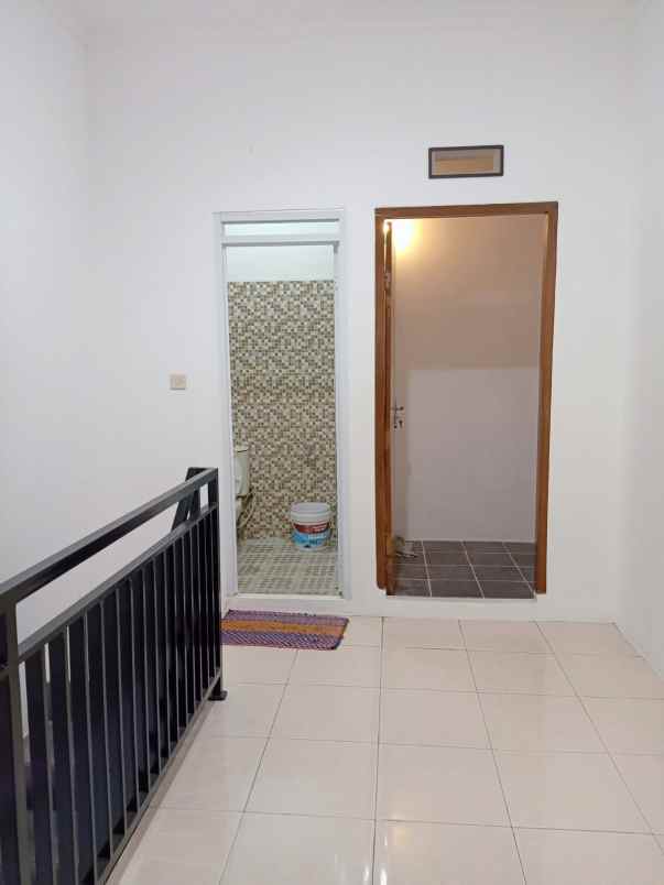 dijual rumah komplek bukit sariwangi