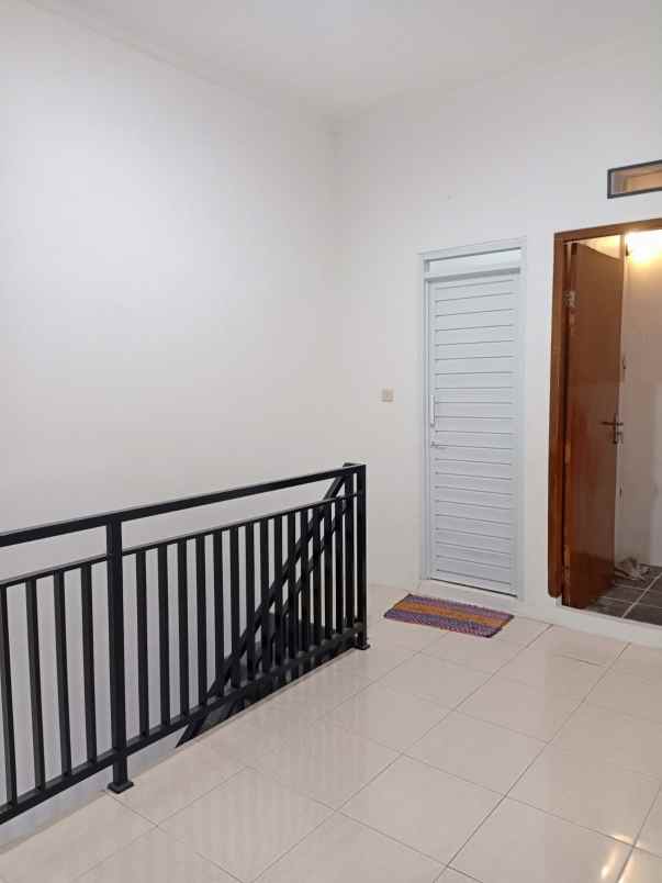 dijual rumah komplek bukit sariwangi