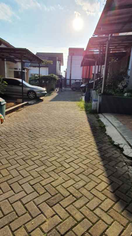 dijual rumah komplek bukit sariwangi