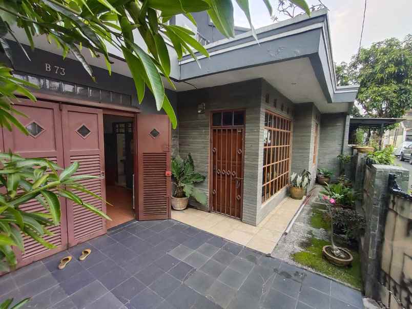 dijual rumah komplek bumi asri