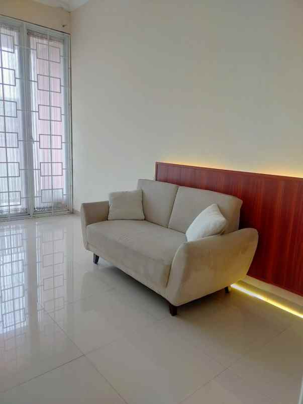 dijual rumah komplek cisaranten kulon