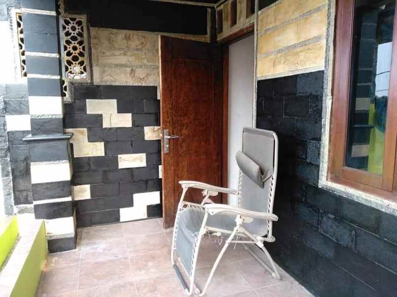 dijual rumah komplek di villa dago tol