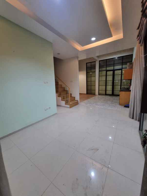 dijual rumah komplek golden park 2