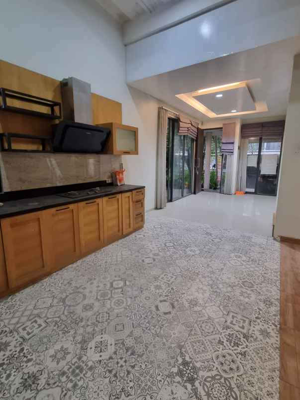 dijual rumah komplek golden park 2