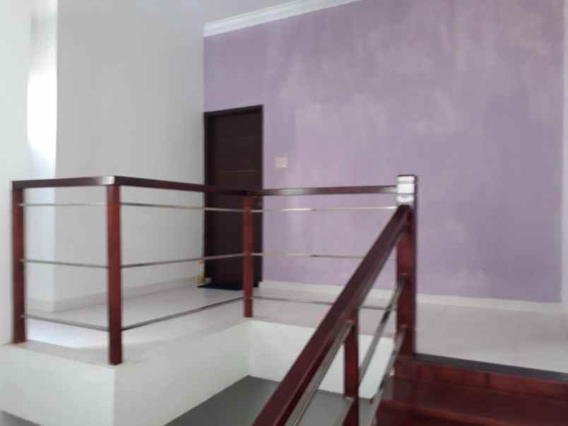 dijual rumah komplek j city metropolis iii