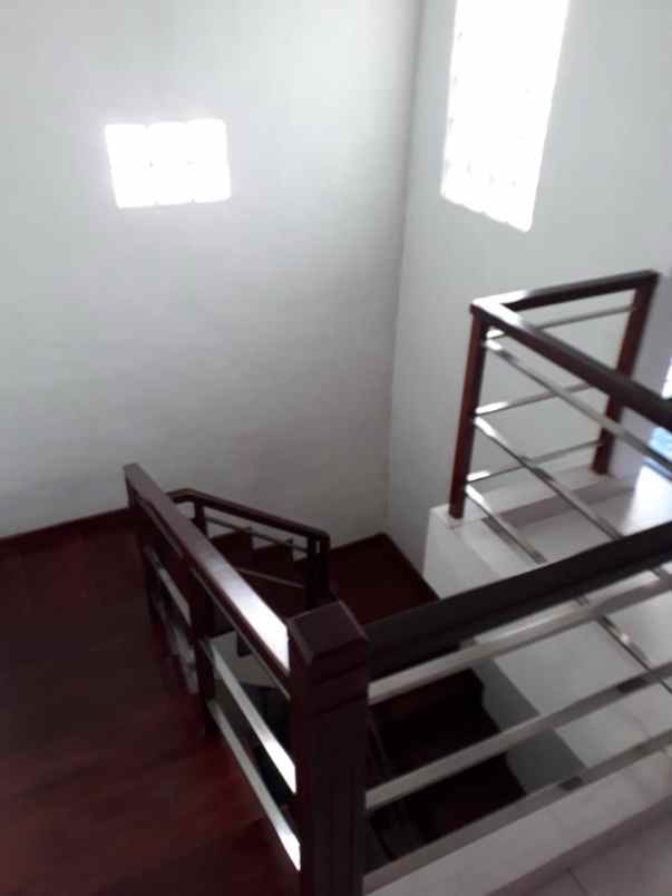 dijual rumah komplek j city metropolis iii