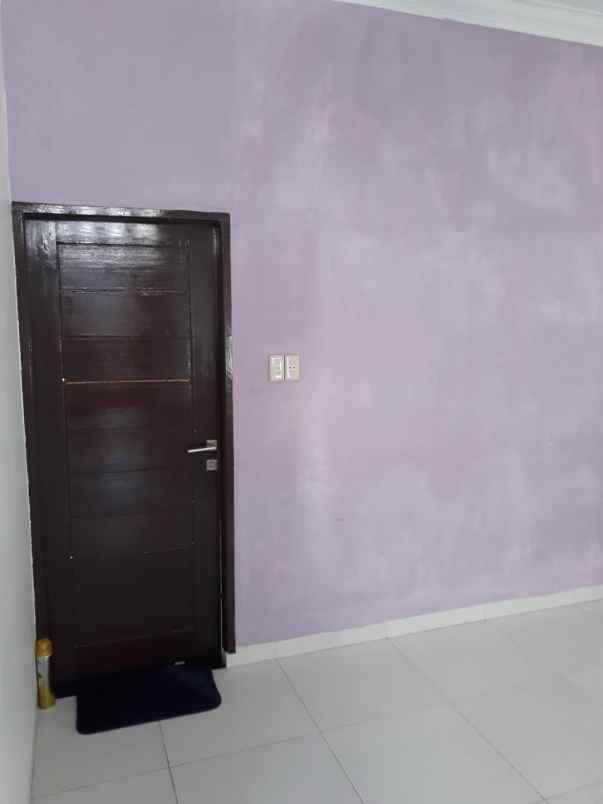 dijual rumah komplek j city metropolis iii