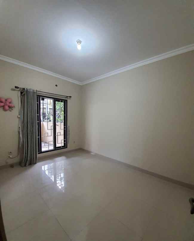 dijual rumah komplek jatinegara indah