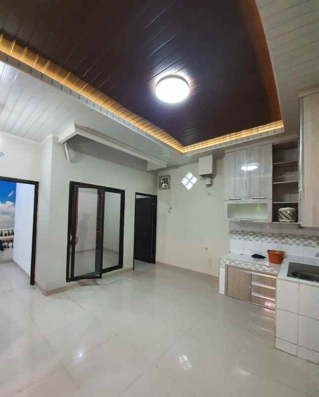 dijual rumah komplek jatinegara indah