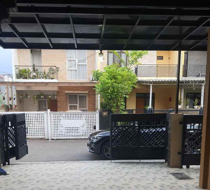 dijual rumah komplek jatinegara indah