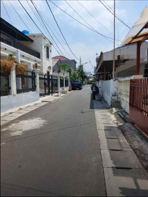 dijual rumah komplek kayu putih