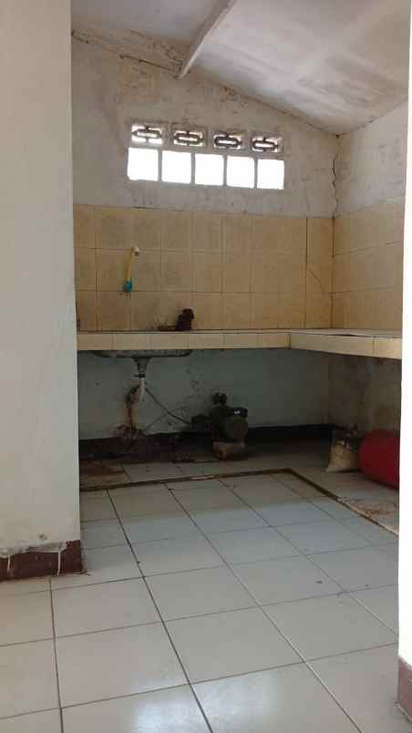 dijual rumah komplek logam margacinta