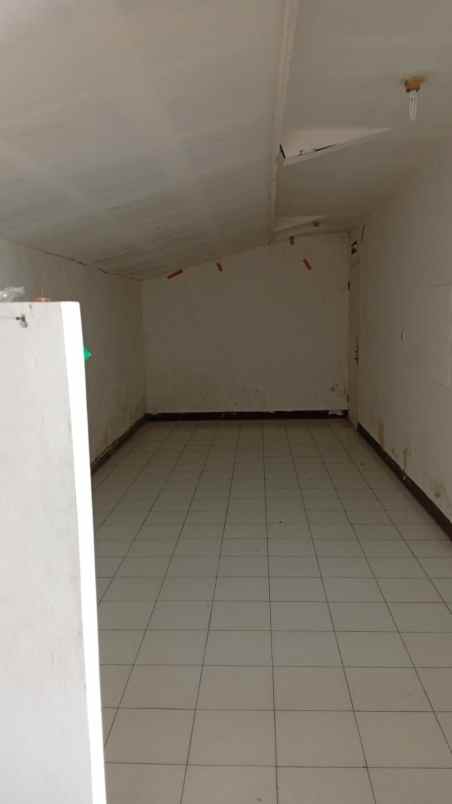 dijual rumah komplek logam margacinta