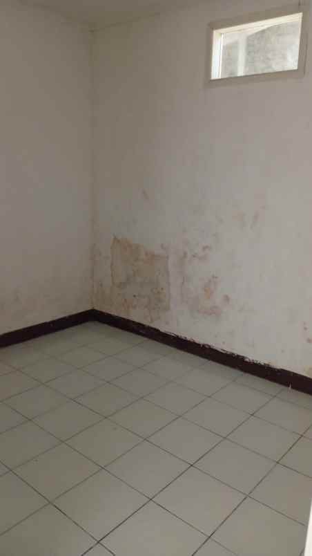 dijual rumah komplek logam margacinta