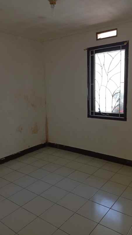 dijual rumah komplek logam margacinta