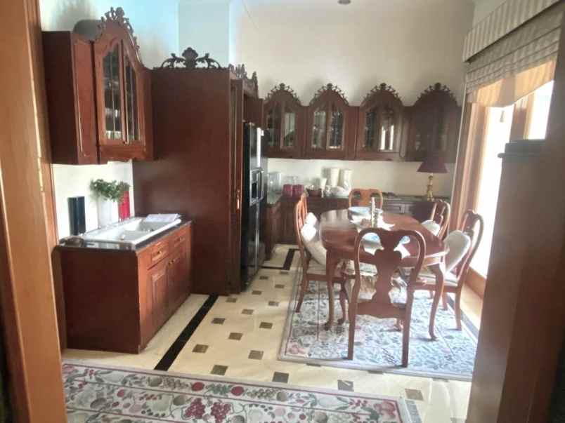 dijual rumah komplek mentri widya