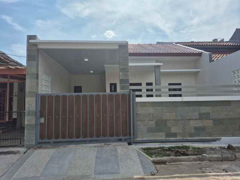 dijual rumah komplek pratista antapani