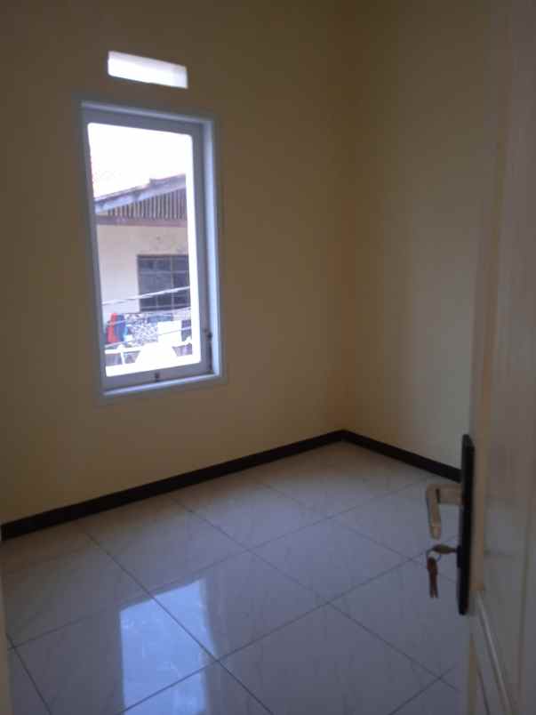 dijual rumah komplek riung bandung