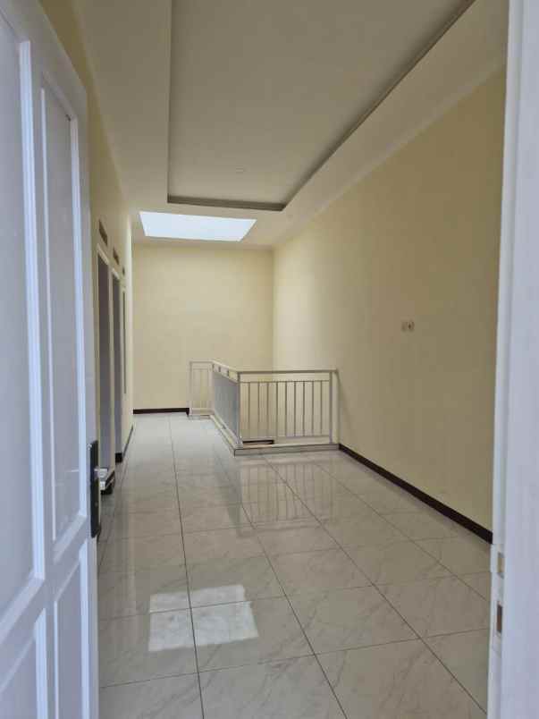 dijual rumah komplek riung bandung