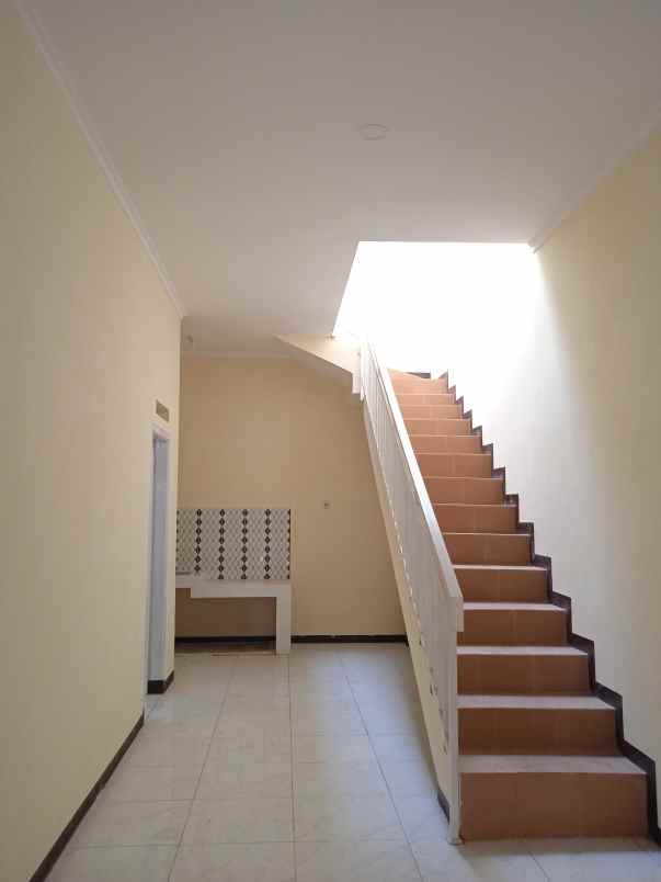 dijual rumah komplek riung bandung