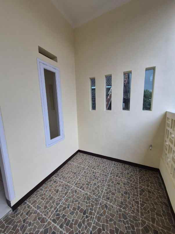 dijual rumah komplek riung bandung