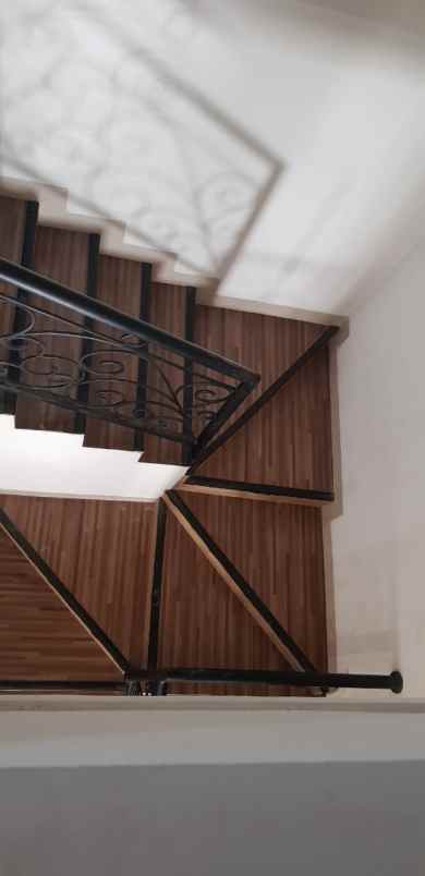 dijual rumah komplek taman buaran indah
