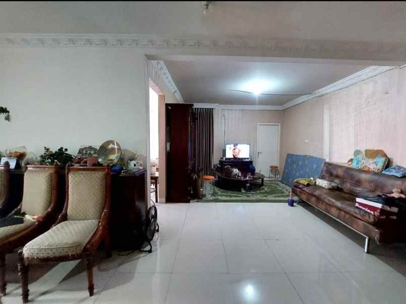 dijual rumah komplek taman buaran indah