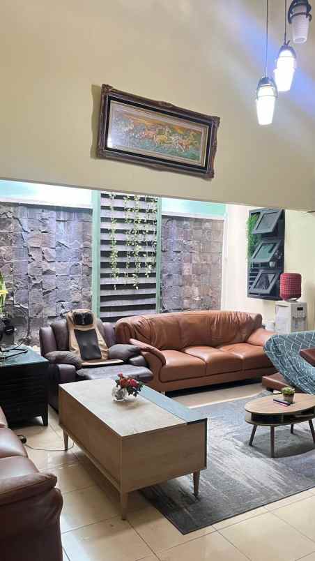 dijual rumah komplek turangga