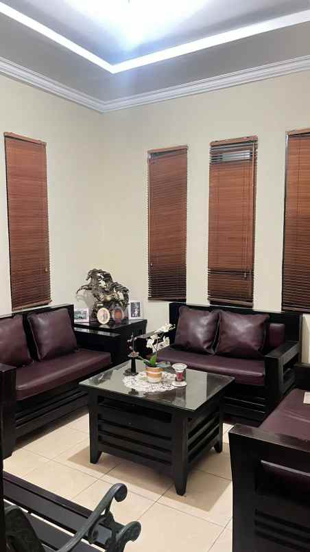 dijual rumah komplek turangga