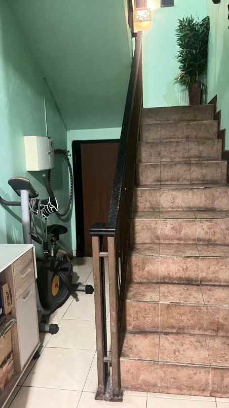 dijual rumah komplek turangga