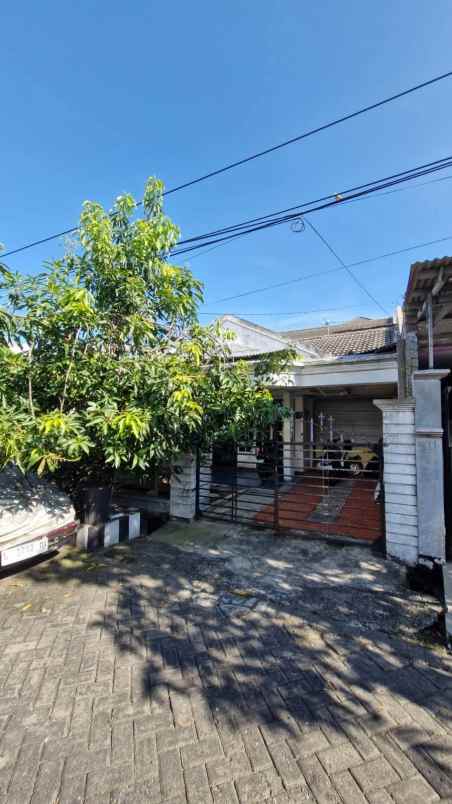 dijual rumah kutisari indah