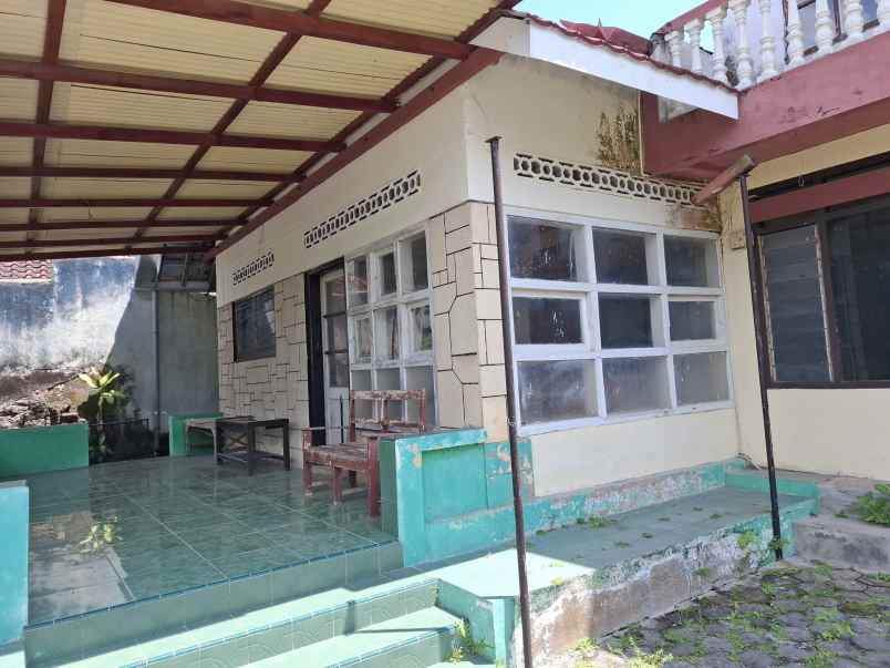 dijual rumah lama di patrang jember