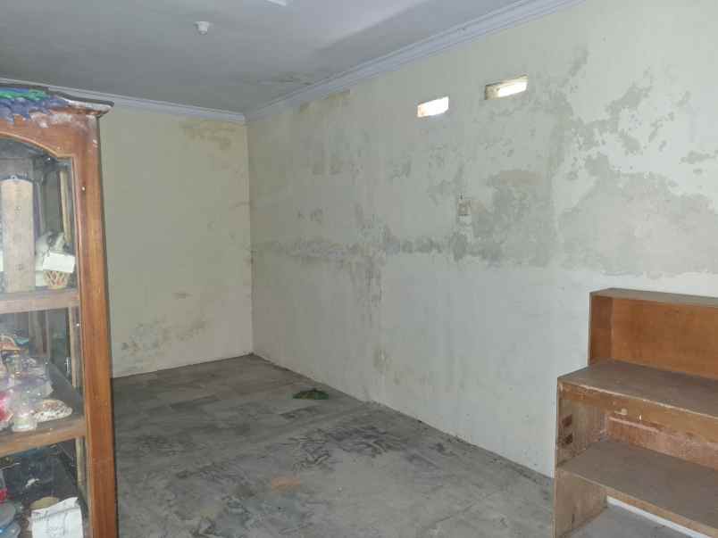 dijual rumah lama di patrang jember