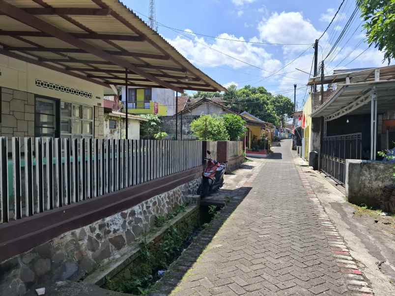 dijual rumah lama di patrang jember